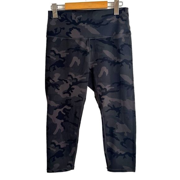 Zyia Active Forest Camo Luxe Hi Rise Capri Leggings Size 6/8 - Picture 1 of 5